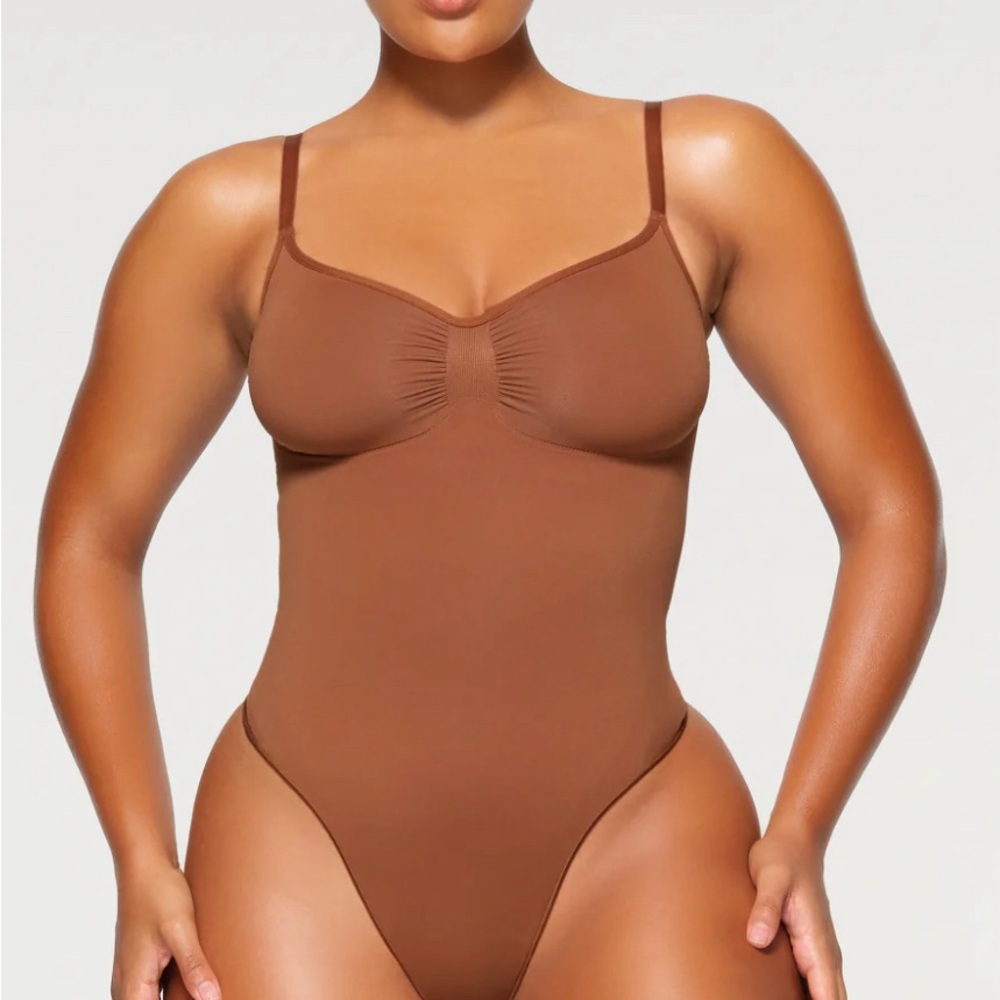 SKIMS SEAMLESS SCULPT THONG BODYSUIT | BRONZE, Size S